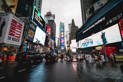 Publicidad exterior y sus dos principales tipos