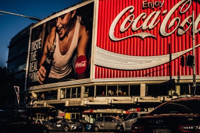 Costo de publicidad fija y móvil 