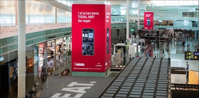 Cotos de espectaculares en la entrada de aeropuertos